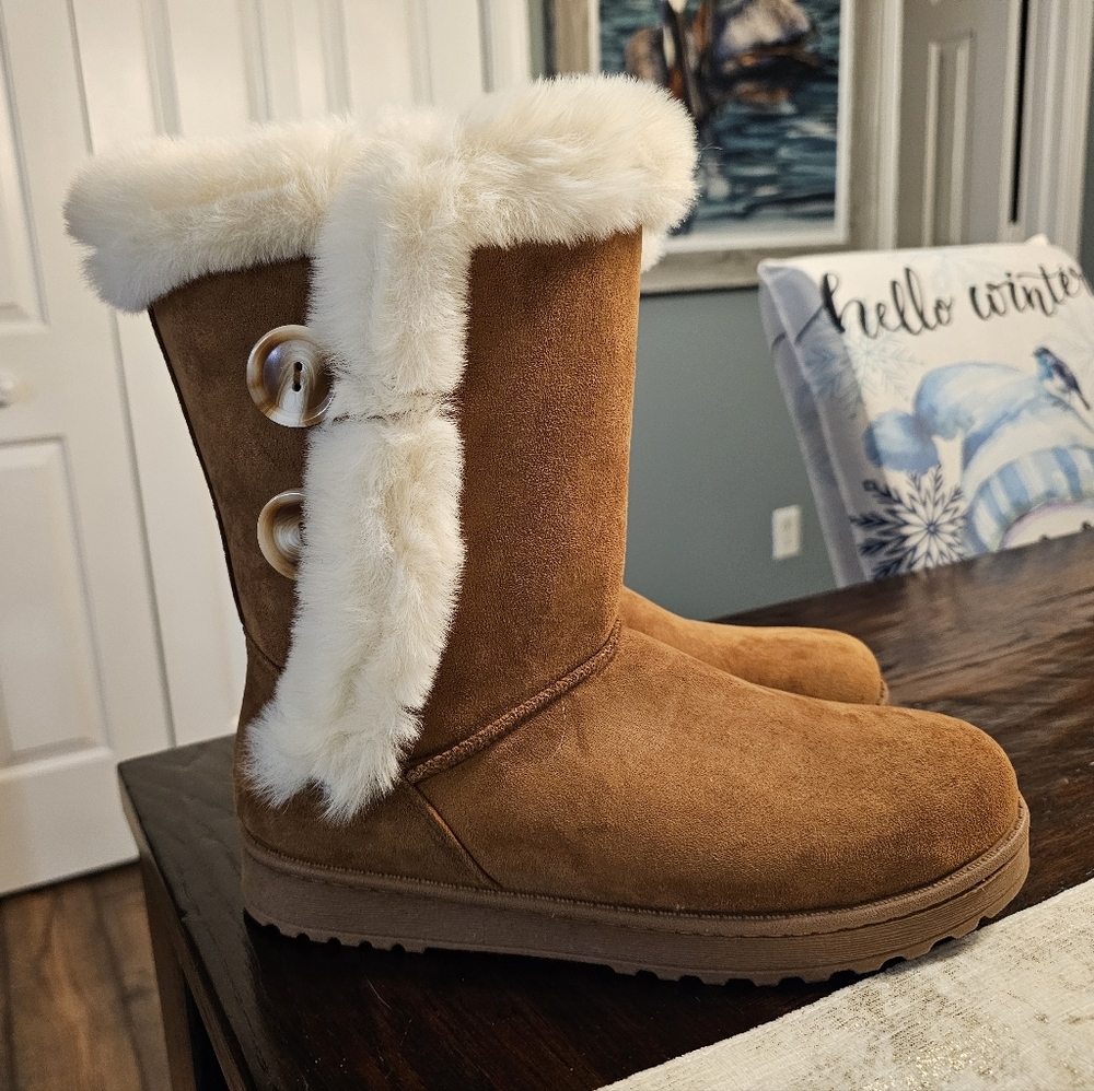 SO Women's Tan Boots with Faux Fur